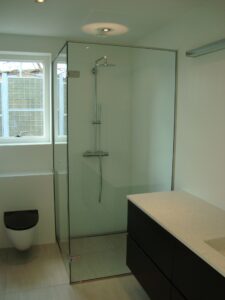 brusevægge brusedøre konkurrence dygtige priser glas