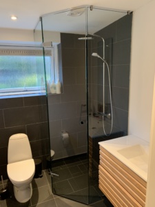 brusevægge brusedøre konkurrence dygtige priser glas