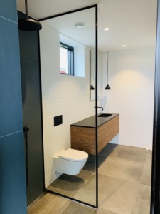 Billige brusedøre og vægge til badeværelset